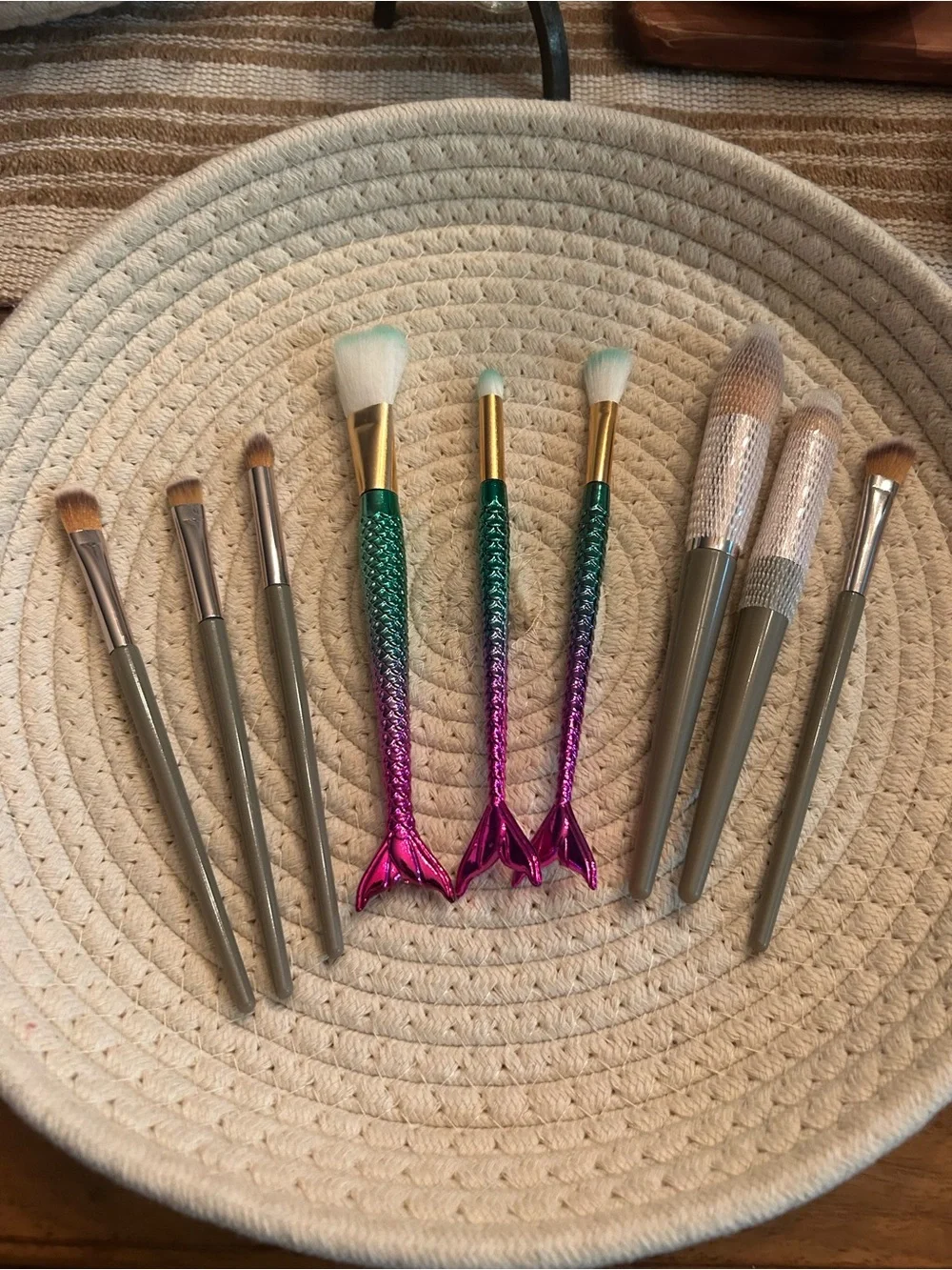 Mermaid Tail Makeup Brushes & 6 Brushes Different Sizes NWOT